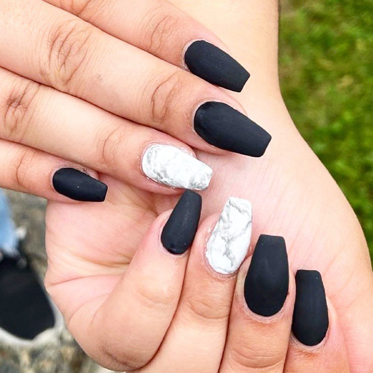 Life is too short to have plain nails. Get creative with our nail extensions and art 💅🎨🌈 Che 11