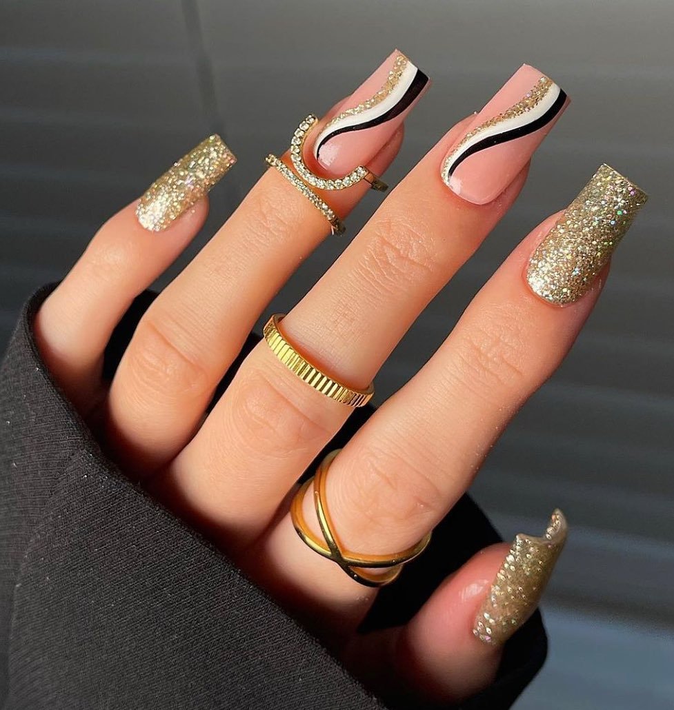 Life is too short to have plain nails. Get creative with our nail extensions and art 💅🎨🌈 Che 14 1